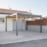 Carport vue d'ensemble devant porte de garage