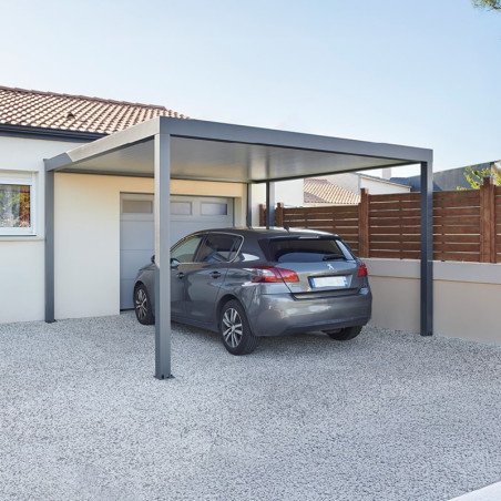 Carport ESSENTIEL Coclic Alu avec une voiture devant une maison