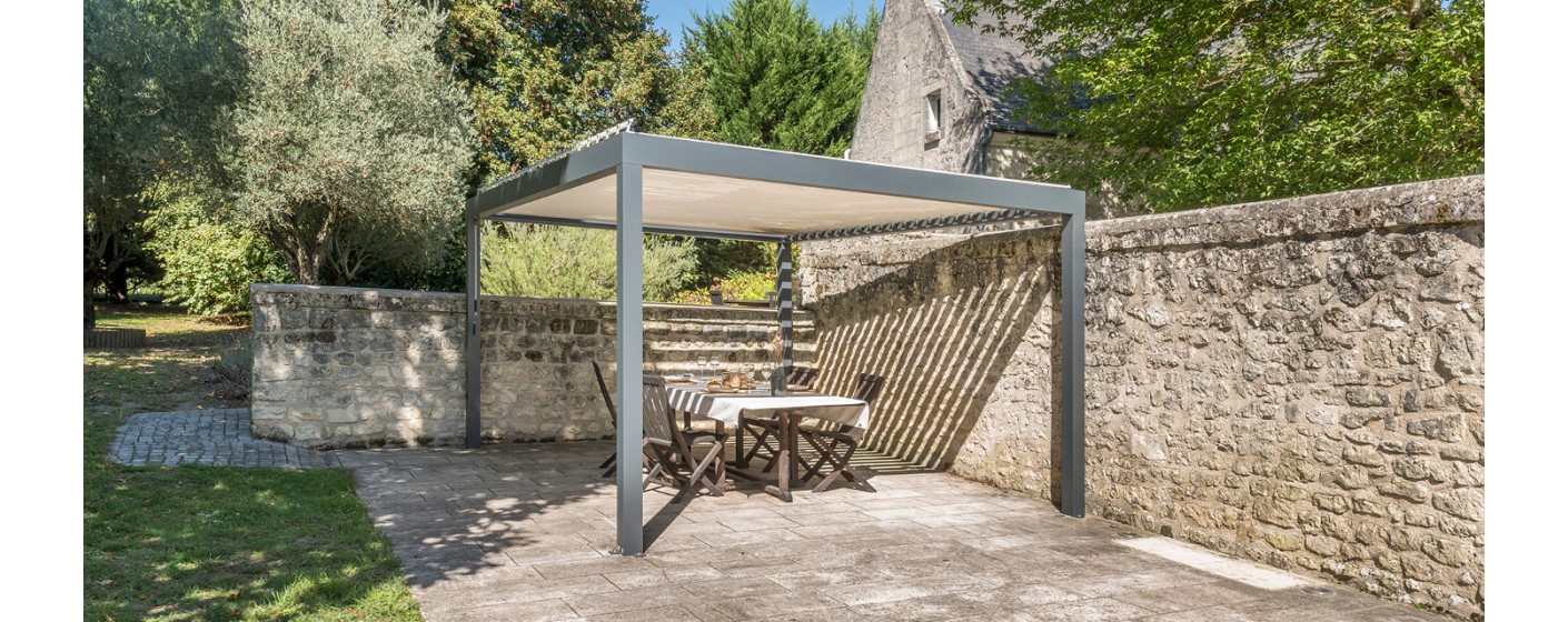 Pergola bioclimatique en kit | Lames orientables, drainage intégré, motorisée ou manuelle, fabrication française | Coclic Alu